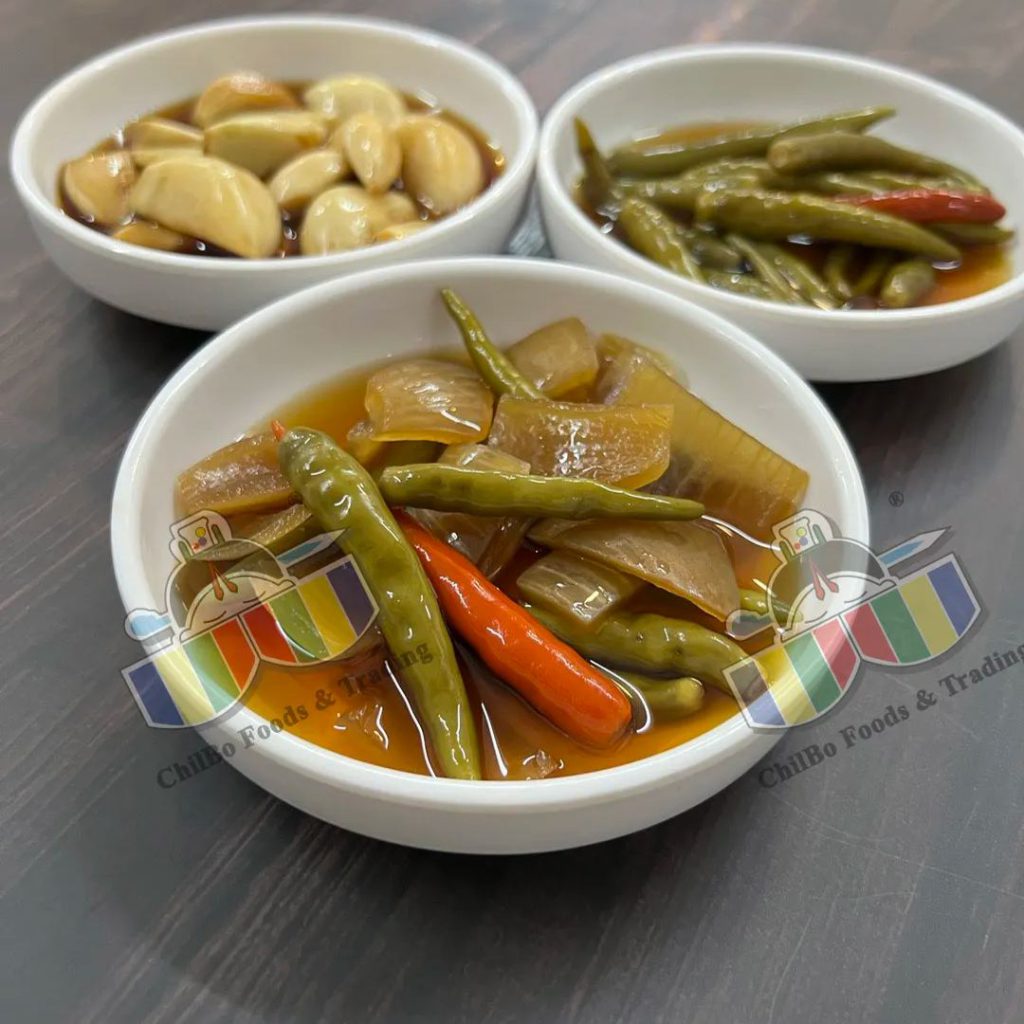 Pickled Garlic / Leek / Chili Padi / Onion 마늘 / 대파 / 칠리 파디 (고추) / 양파 절임